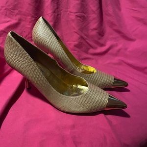 JRenee classic gold tip/heel pump sz 12m in tan